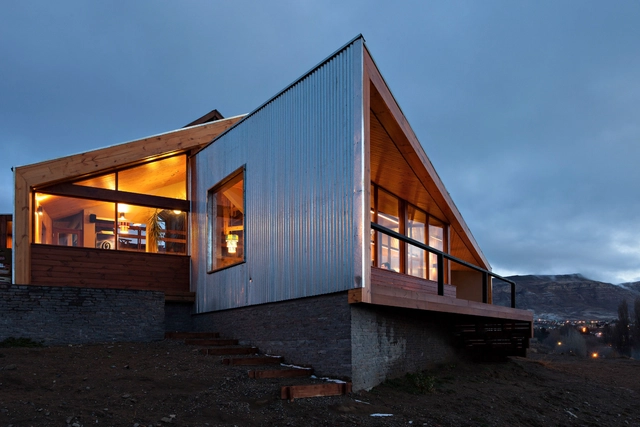 Hostel Calafate  / Hauser Oficina de Arquitectura - Fotografía exterior, Ampliación, Puerta, Fachada, Escaleras