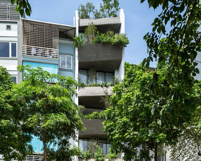 Renovación de casa adosada en Hanoi / i.House Architecture and Construction - Fotografía exterior, Apartamentos, Fachada, Balcón