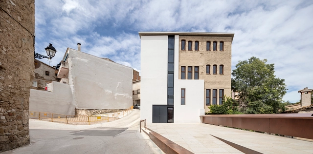Recuperación del Molino de Cal Xerta  / taller 9s arquitectes - Fotografía exterior, Patrimonio, Fachada, Puerta