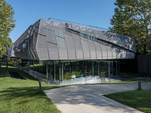 İyziPark综合办公楼，材料与艺术的结合 / Ahmet Alatas Workshop - 建筑图, 办公设施