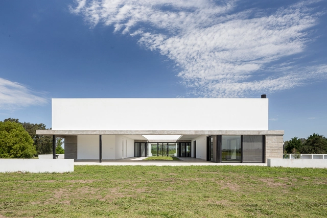 Casa en Perdices / TACADI - Taller Contemporáneo de Arquitectura y Diseño Industrial - Fotografía exterior, Casas, Fachada, Puerta