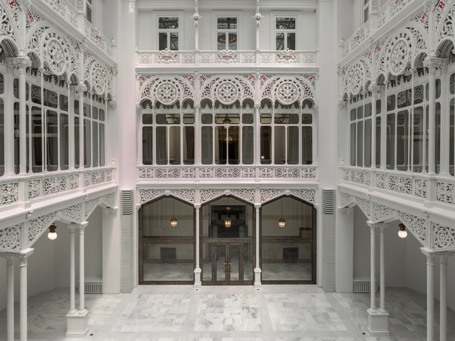 Restauración sala de lectura Biblioteca Banco de España / Matilde Peralta del Amo - Fotografía interior, Restauraciones, Patio interior, Puerta, Fachada, Arco, Arcada, Pilares, Balcón