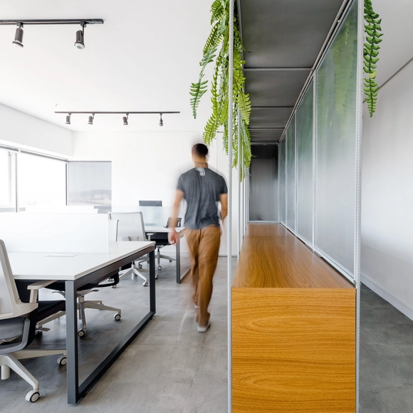 Oficina de Seguros Porto Alegrense / 0E1 Arquitetos - Interiores De Oficina
