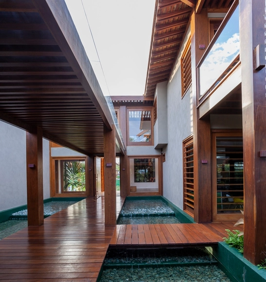 Casa Enseada do Castelo / David Bastos - Casas, Aido, Escada, Porta, Fachada, Corrimão, Balcão, Viga