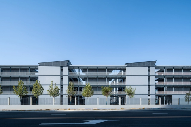 Zhengzhou No.130 Middle School / Shanghai United Design Group - Exterior Photography, Elementary & Middle School, Facade