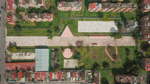 Parque público en Tultitlán / PRODUCTORA - Fotografía exterior, Espacio Público, Jardín, Fachada