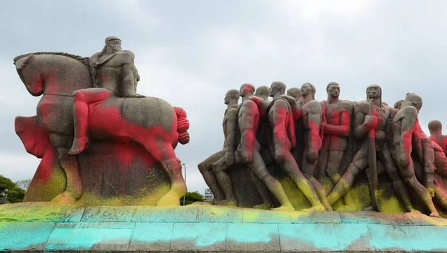 O direito à memória da cidade e a remoção de estátuas de escravagistas - Imagem de Destaque