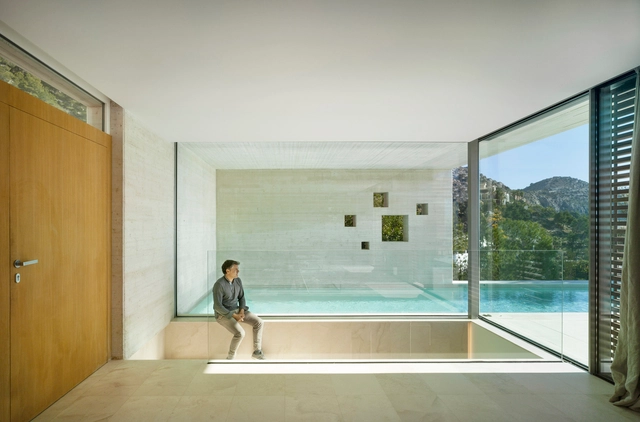 Casa en Voladizo  / eneseis Arquitectura + yes studio - Fotografía interior, Casas, Puerta