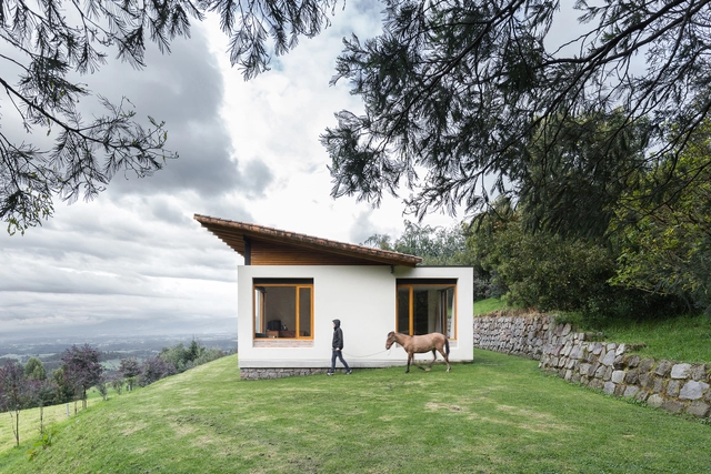 Casa Pasochoa / Juan Esteban Ruales Laso - Fotografía exterior, Casas, Jardín, Fachada