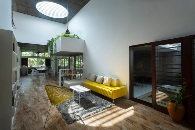 HALAMAN The Courtyard House / ZERO STUDIO - Interior Photography, House Interiors