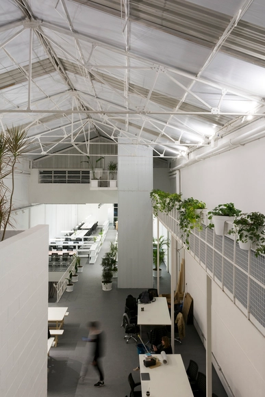 Huerta Coworking Palermo / FLORA - Fotografía interior, Edificio De Oficinas, Fachada, Mesas, Sillas