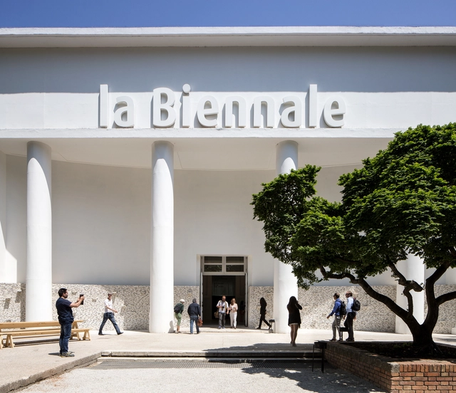 La Biennale di Venezia transmitirá en vivo una exposición organizada por sus directores artísticos - Imagen Principal