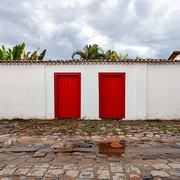 Clássicos da Arquitetura: Duas Casas em Paraty / Julio Katinsky + Ruy Ohtake - Fotografia de Exterior, Porta, Fachada