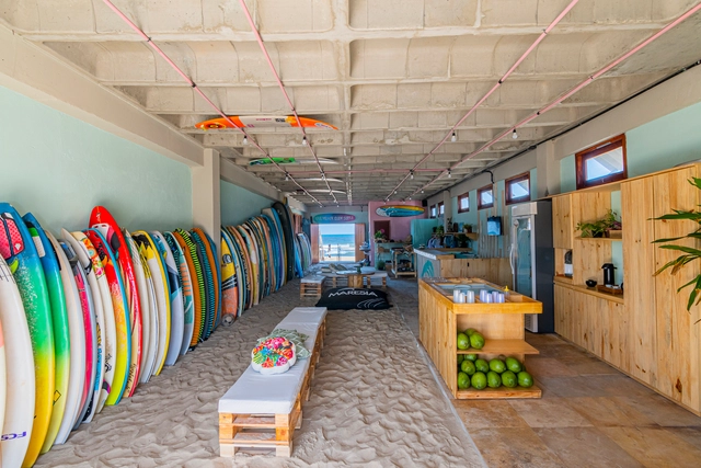 Junco Escola de Surf / CABE Arquitetos - Fotografia de Interiores, Loja