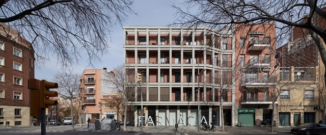 Edificio Maragall 310 / Bergnes de las Casas - Fotografía exterior, Vivienda Social, Fachada