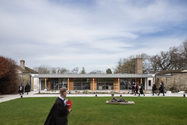 圣哥伦巴学院私语社交中心 / Coady Architects - 社区中心
