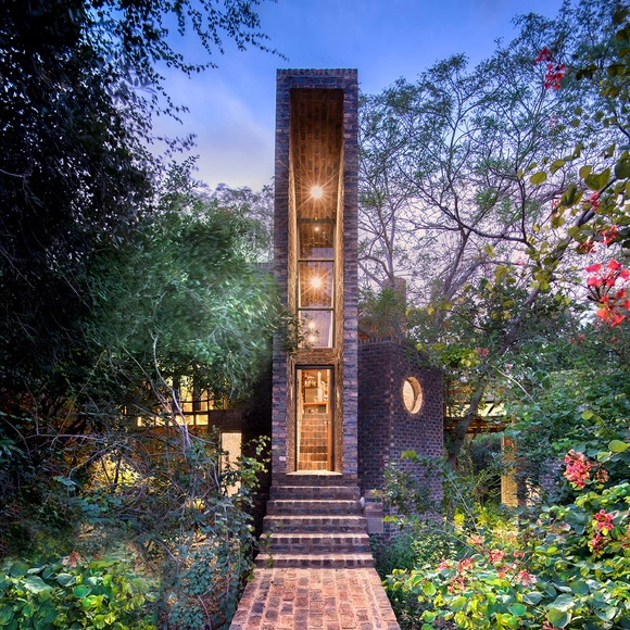 Casa do grande arco / Frankie Pappas - Fotografia de Exterior, Casas, Jardim, Escada, Porta