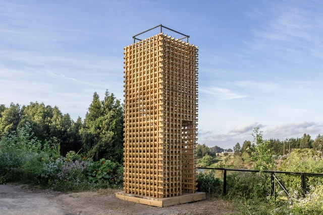 Dos torres y un sendero / Azócar Catrón Arquitectos - Fotografía exterior, Sustentabilidad, Jardín, Fachada, Pilares