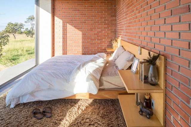 Interiores brasileiros: 19 projetos de arquitetura com tijolo aparente - Imagem de Destaque