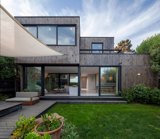 Casa dos patios / Ignacio Correa - Fotografía exterior, Casas, Jardín, Fachada, Puerta