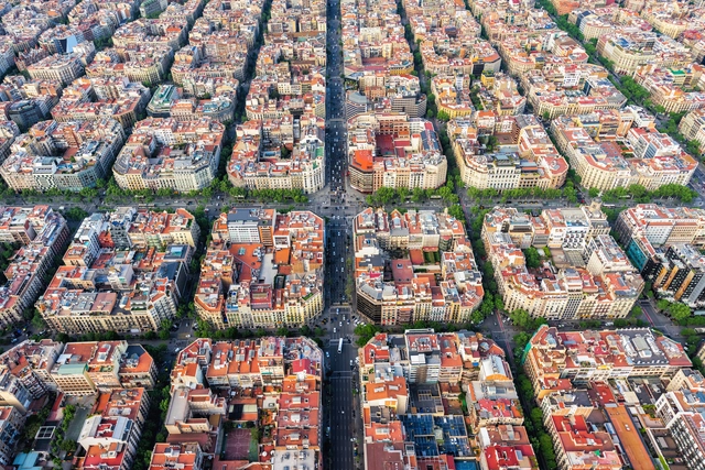 ¿Cómo aumentar la oferta de viviendas de alquiler asequible en una ciudad? El caso de Barcelona - Imagen Principal