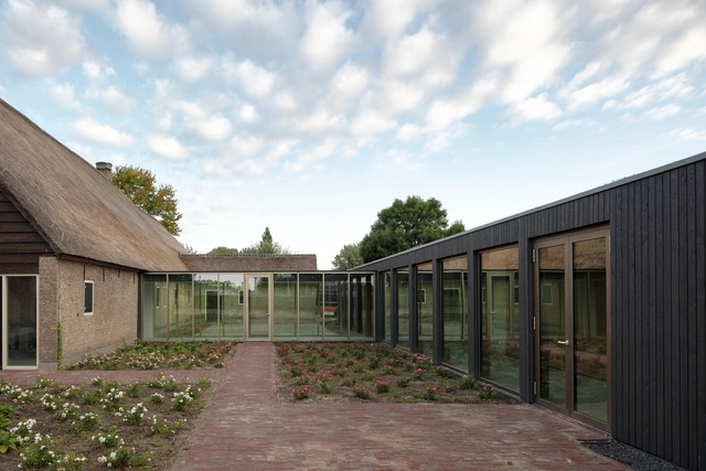 “农舍”临终关怀医院 De Kapel / de Kovel architecten + studio AAAN - 酒店建筑