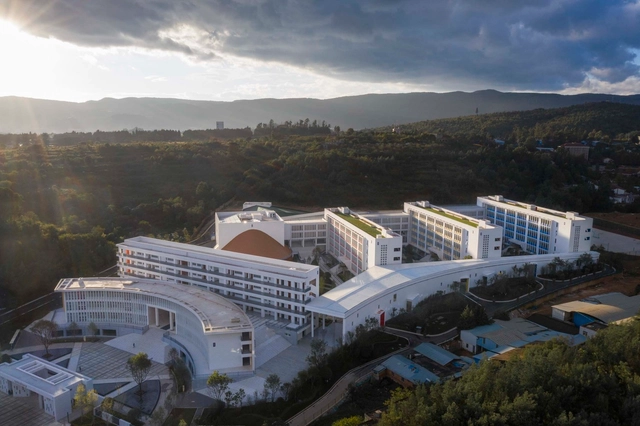 云南师范大学实验中学 / 清华大学建筑设计院 + 清华大学建筑学院 - 建筑图, 小学及初中, 表皮