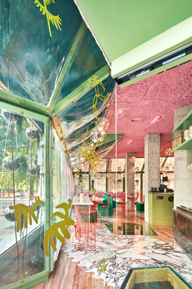 RUN RUN RUN / Andrés Jaque / Office for Political Innovation - Fotografía interior, Interiores Deportivos, Fachada, Mesas, Sillas