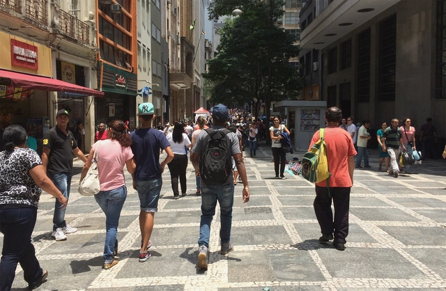 Andar a pé eu vou: como podemos defender cidades para pedestres?   - Imagem de Destaque
