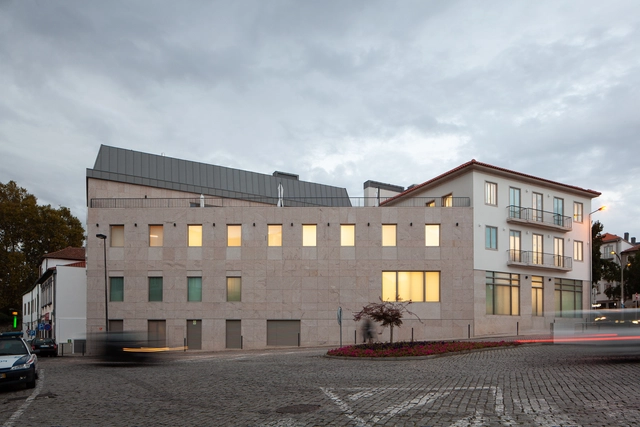 Hospital Luz Saúde Vila Real / OPENBOOK Architecture - Renovação, Fachada, Porta