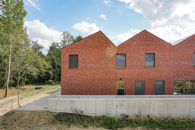 Residencia DHK / Bureau DBG - Fotografía exterior, Centro De Salud, Fachada