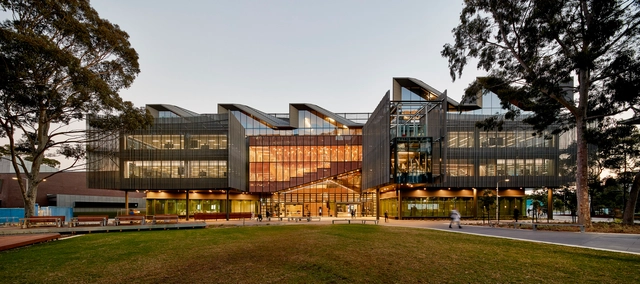 Edifício de Aprendizagem e Ensino da Universidade de Monash / John Wardle Architects  - Fotografia de Exterior, Universidade, Fachada