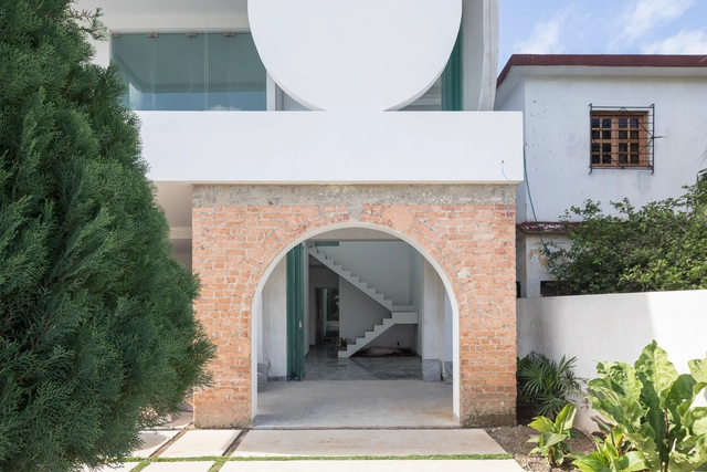 Hostal Casa U / Albor Arquitectos - Fotografía exterior, Ampliación, Jardín, Fachada, Puerta, Arco, Arcada