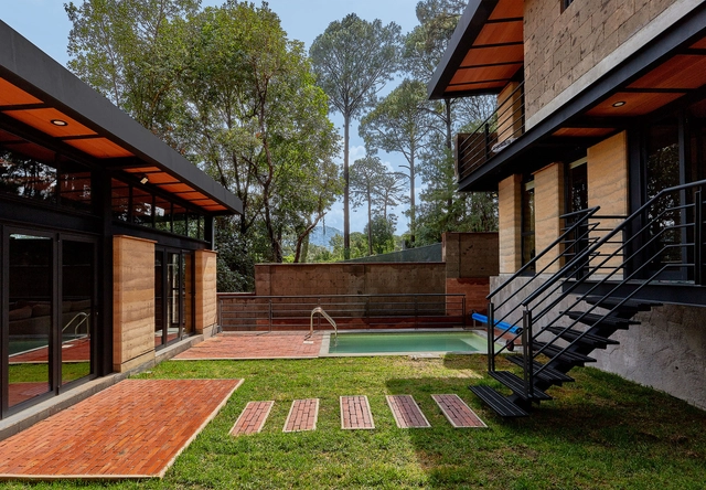 Casa PP-22 / José Arquitectura - Fotografía exterior, Sustentabilidad, Jardín, Fachada, Escaleras, Puerta