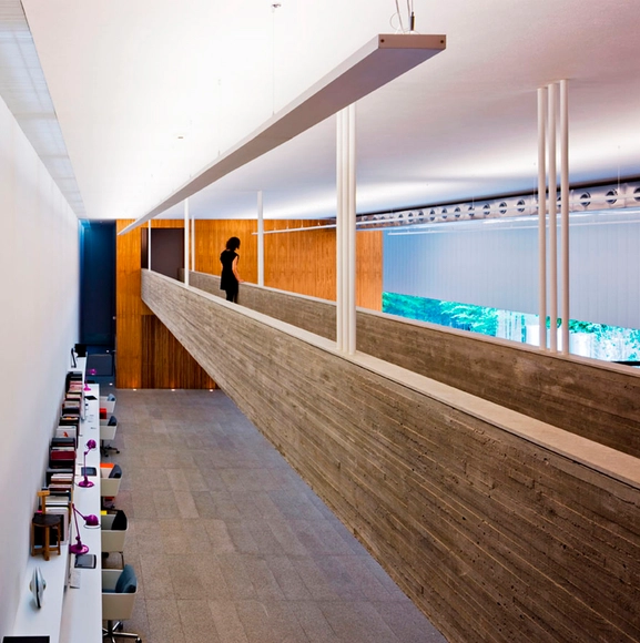 Pontes e passarelas para conectar espaços: 15 projetos de arquitetura na América Latina - Imagem de Destaque