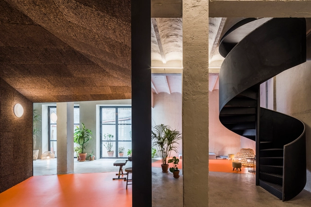 Yoglar Escuela de educación musical temprana y piano / Enrique Jerez + Leal Interiorismo y Diseño - Fotografía interior, Escuelas, Puerta, Fachada, Sillas