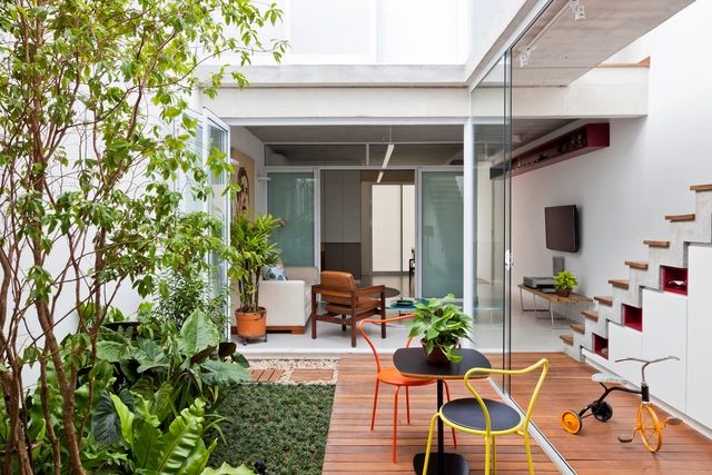 Casas brasileiras: 19 residências em terrenos estreitos - Imagem de Destaque