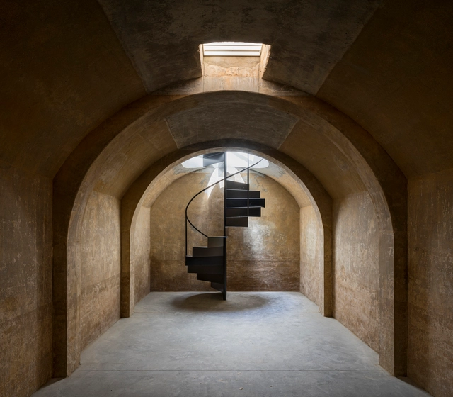 Vivienda Domus Atrio / González Morgado Arquitectura - Fotografía interior, Preservación Histórica, Escaleras, Arcada, Arco, Pilares