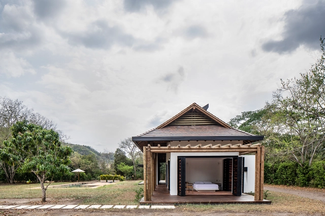 Casa en Apulo / De La Carrera Cavanzo - Fotografía exterior, Casas, Jardín, Fachada