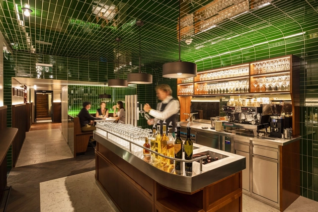Gasthaus Figlmüller Bäckerstraße Restaurant / BWM Architekten - Interior Photography, Restaurant & Bar Interiors, Kitchen