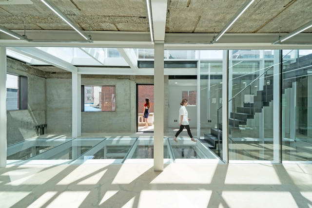 Dots 总部办公 / JYA-RCHITECTS - 室内图, 适应性利用, 楼梯, 表皮