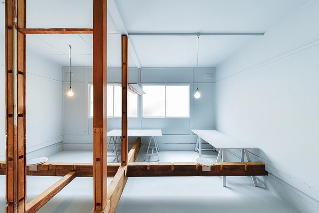 Office M / takaomi yoshimoto + associates - Interior Photography, Offices Interiors, Beam, Facade, Door, Table, Bed