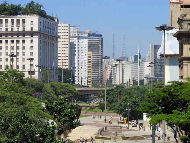 Caminhar pelo Anhangabaú: uma breve história do Vale a partir de quem anda a pé - Imagem de Destaque