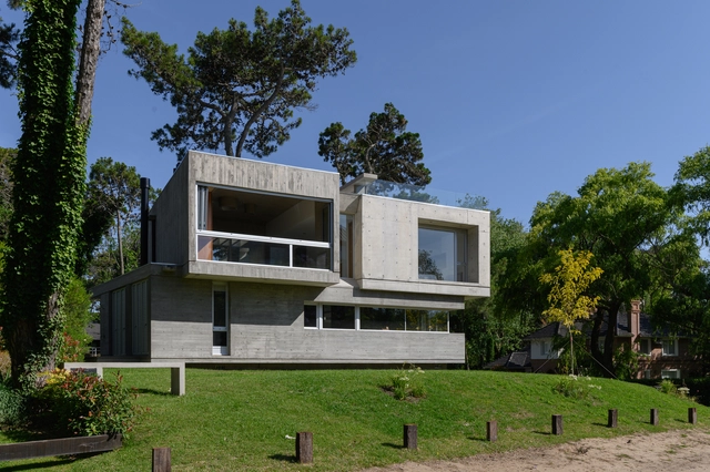 Casa Jacarandá / Estudio Galera - Fotografía exterior, Casas, Jardín, Fachada