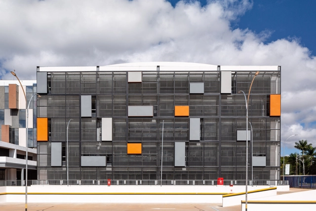 Universidade Distrito Federal / Kruchin Arquitetura - Fotografia de Exterior, Universidade, Fachada