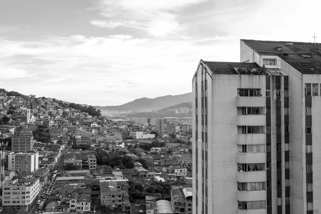Arquitectura moderna en Medellín: Torres de Marco Fidel Suárez, indagaciones compositivas y proyectuales - Imagen Principal