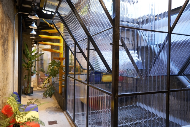 Espacio Zorba / sgnhA - Fotografía interior, Interiores De Oficina, Fachada, Escaleras