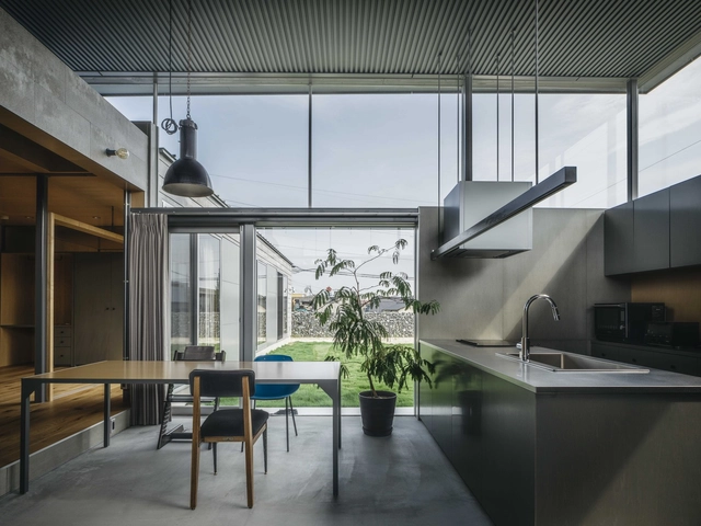 Casa em Iizuka / Peak Studio - Fotografia de Interiores, Casas, Cozinha, Fachada, Mesa, Cadeira