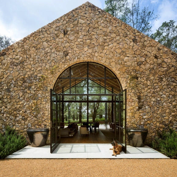 Casa Rancho Avándaro / Chain + Siman + modomanera - Fotografía exterior, Casas, Fachada, Arco
