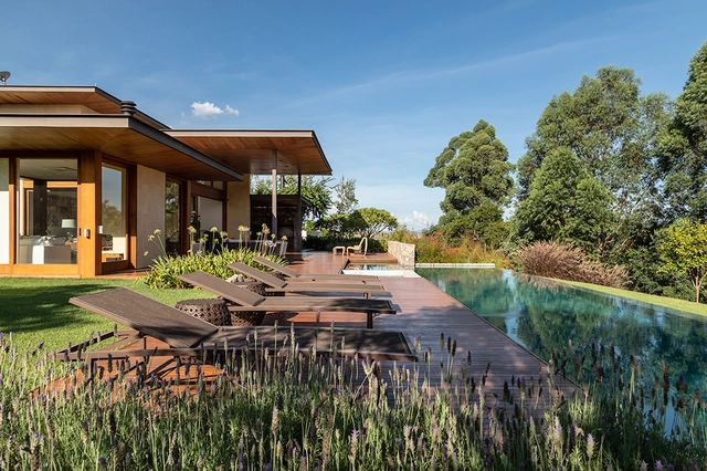 Residência DAC / Gilda Meirelles Arquitetura - Fotografia de Exterior, Paisagismo, Jardim, Fachada, Mesa
